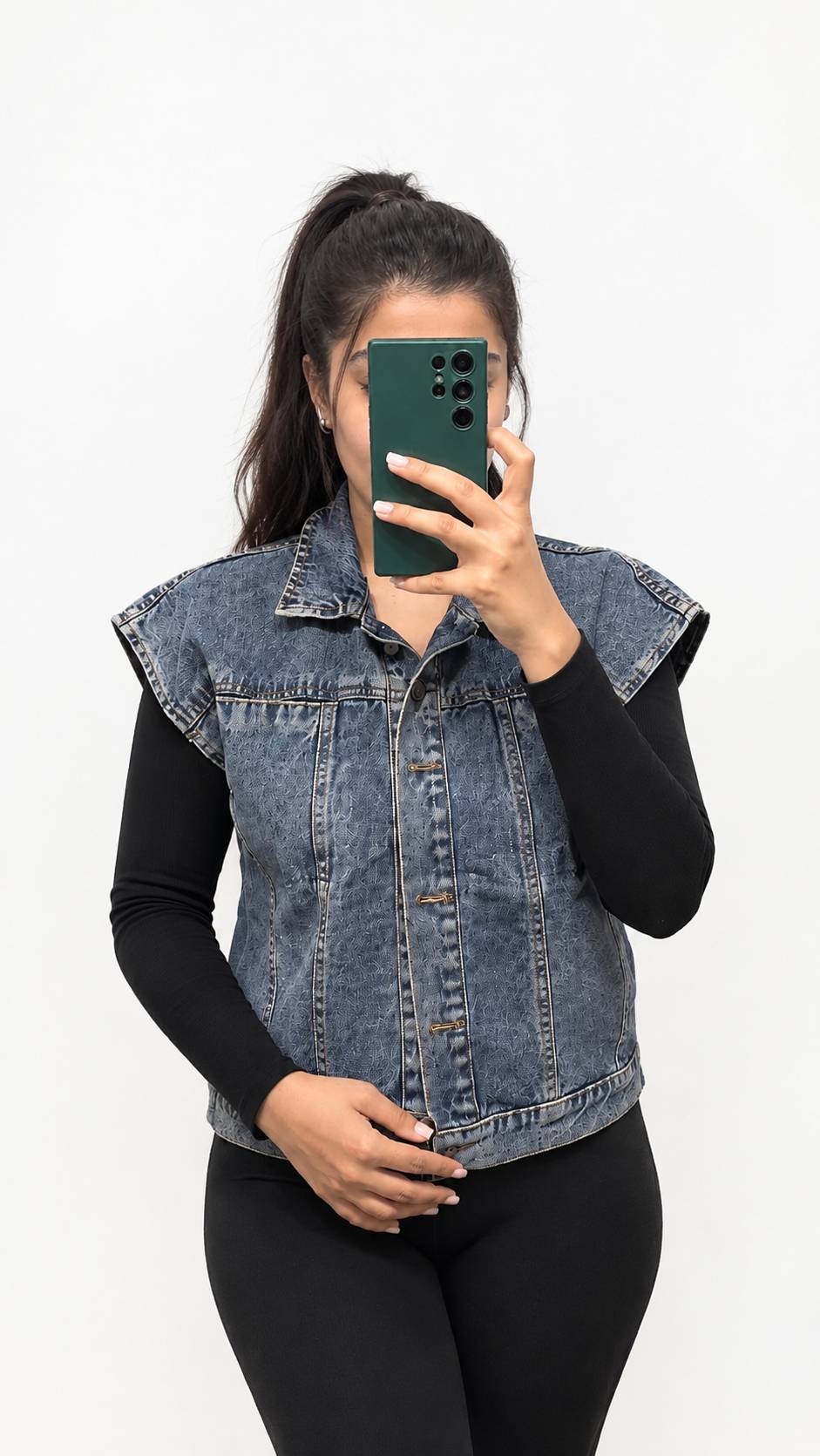 ​وست جین زنانه آبی سنگ‌شور (مدل دیرتی واش / Acid Wash کژوال)